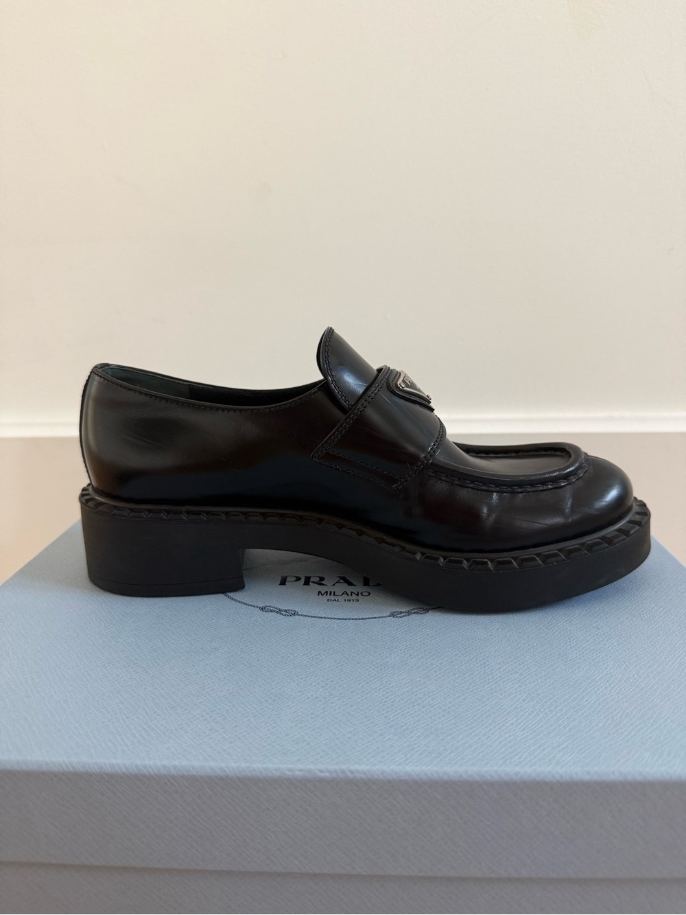 Prada Womens black Brushed Leather Loafers Shoe Size 8 US 38 EU - Picture 8 of 11